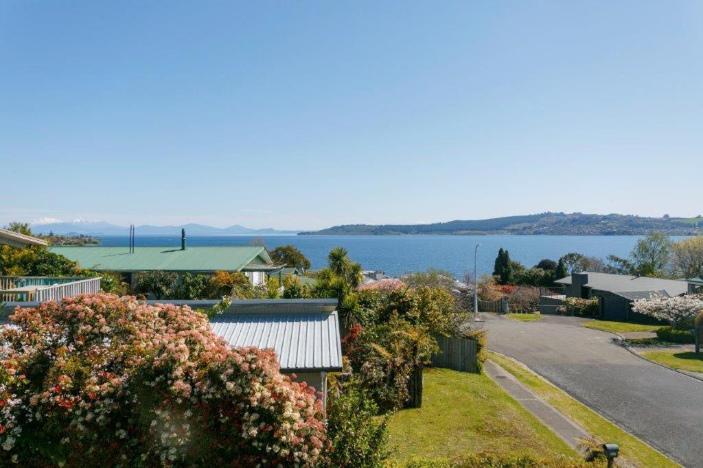 2Mins To Lakefront Family Retreat Taupo Exterior foto
