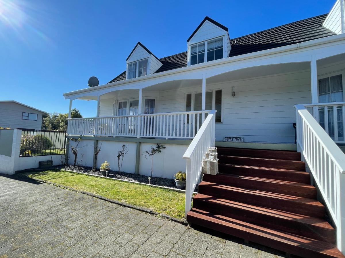 2Mins To Lakefront Family Retreat Taupo Exterior foto